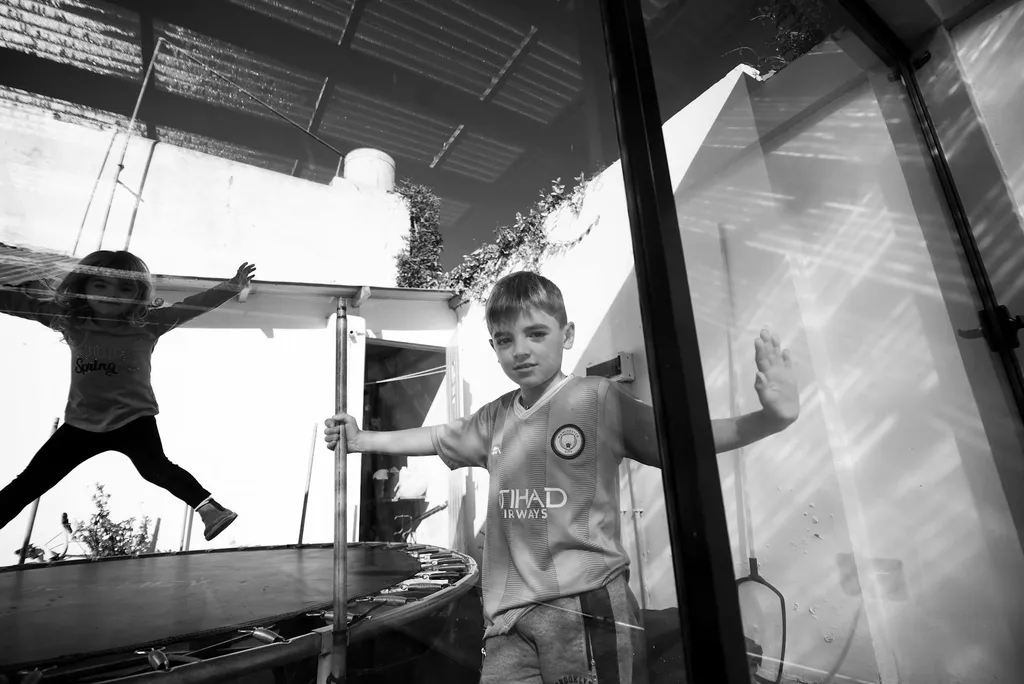 Maison en indivision entre frère et sœur : droits, démarches et solutions pour gérer, sortir ou vendre